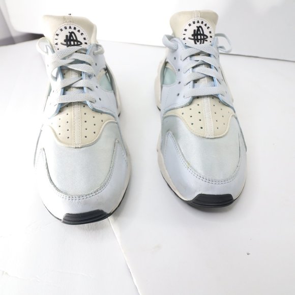 Nike Air Force 1Nike Air Huarache Ocean Cube (Women's)size 10